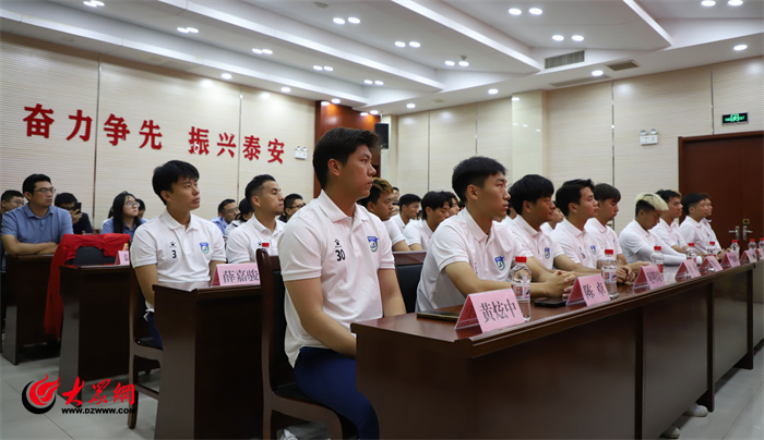 gtimg, 踏上绿茵场